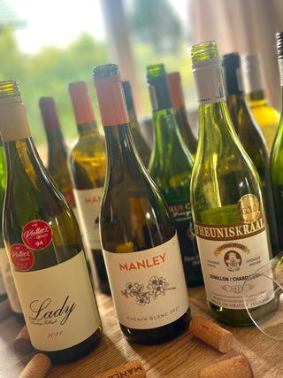 Leere Weinflaschen nach Tasting bei valleygrapes Weine aus Tulbagh in Südafrika